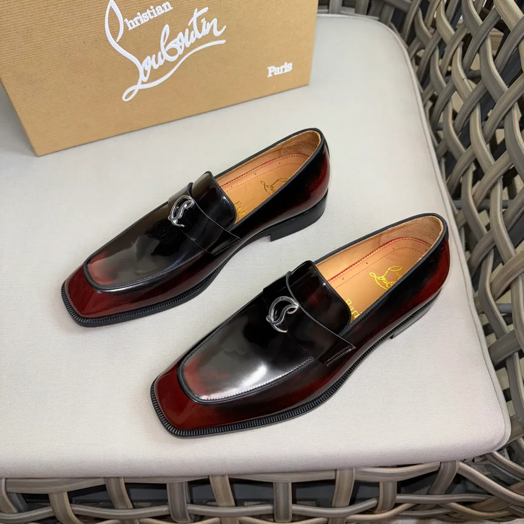 [CL red-soled shoes] Top P: 1020💰 Size 39-44 (⚠️38.45.46 custom-made, non-refundable and non-exchangeable) 🆑High-end men's business formal leather shoes, classic red-soled shoes | Fabric: Original imported first-layer cowhide, iconic rivet decoration | Lining: water-dyed cowhide lining Outsole: red cowhide outsole imported from Italy Brand: Christia*.Loubouti* 🆑 High-end men's business dress shoes | classic red soled shoes | Upper: original imported first layer cowhide iconic rivet decoration | Linning: Water dyed cow skin inner Outsole: red cowhide outsole imported from Italy Size: 39-44 (38.45.46 customized) Brand: Christia*.Loubouti*